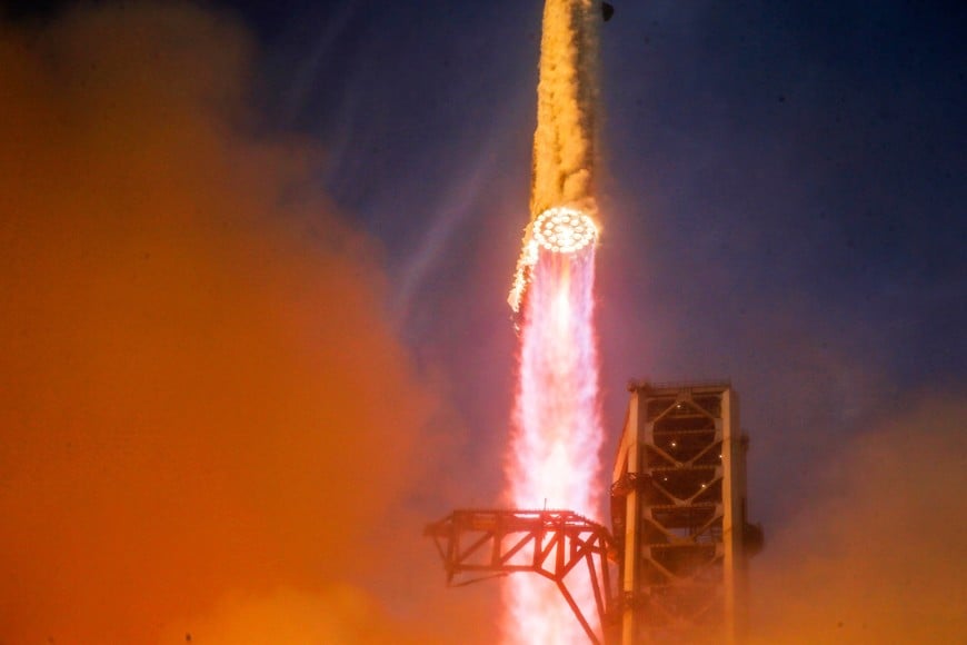 The SpaceX Starship and Super Heavy v3 Booster lift off on its 14h test flight from the SpaceX launch complex in Starbase, Texas, U.S., September 28, 2026. The mission is expected to send the vehicle into orbit for the first time and deploy 26 Starlink V3 satellites. REUTERS/Steve Nesius