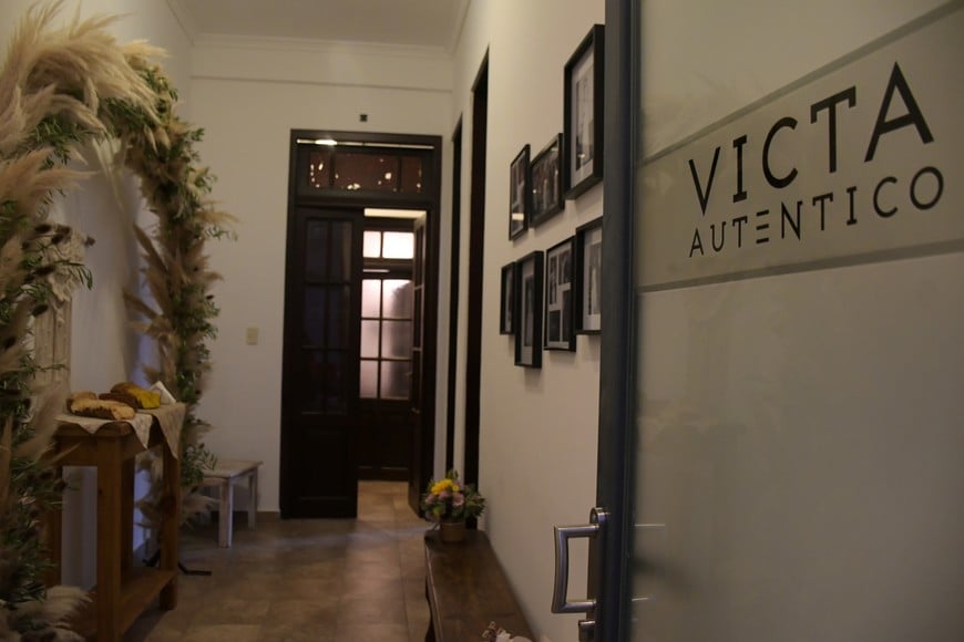Victa Auténtico tiene su atelier en Monseñor Zazpe 2406, Santa Fe. Foto: Manuel Fabatía.