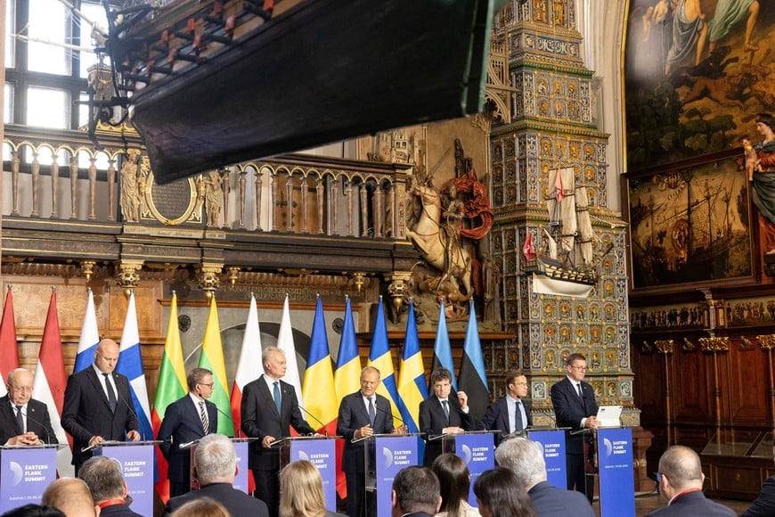 European Commissioner for Defence and Space Andrius Kubilius, Latvian Prime Minister Andris Kulbergs, Finnish Prime Minister Petteri Orpo, Lithuanian President Gitanas Nauseda, Polish Prime Minister Donald Tusk, Romanian President Nicusor Dan, Swedish Prime Minister Ulf Kristersson and Estonian Prime Minister Kristen Michal attend a press conference at the Artus Court during the Eastern Flank Summit in Gdansk, Poland, June 25, 2026.
REUTERS/Lukasz Glowala
TPX IMAGES OF THE DAY