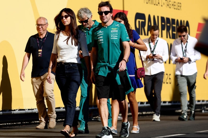 Formula One F1 - Spanish Grand Prix - Madring, Madrid, Spain - September 12, 2026
Aston Martin's Fernando Alonso with girlfriend Melissa Jimenez before practice REUTERS/Jakub Porzycki