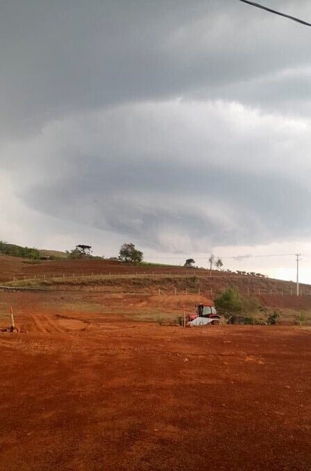 Fotografía captada en la localidad de Iretama (PR). Crédito: @TempoOeste