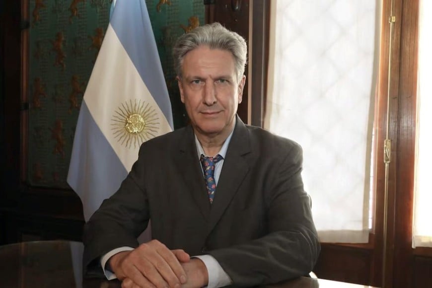 La evolución de la salud del secretario nacional mantiene en expectativa a los colaboradores de la cartera de Salud y al gabinete nacional.