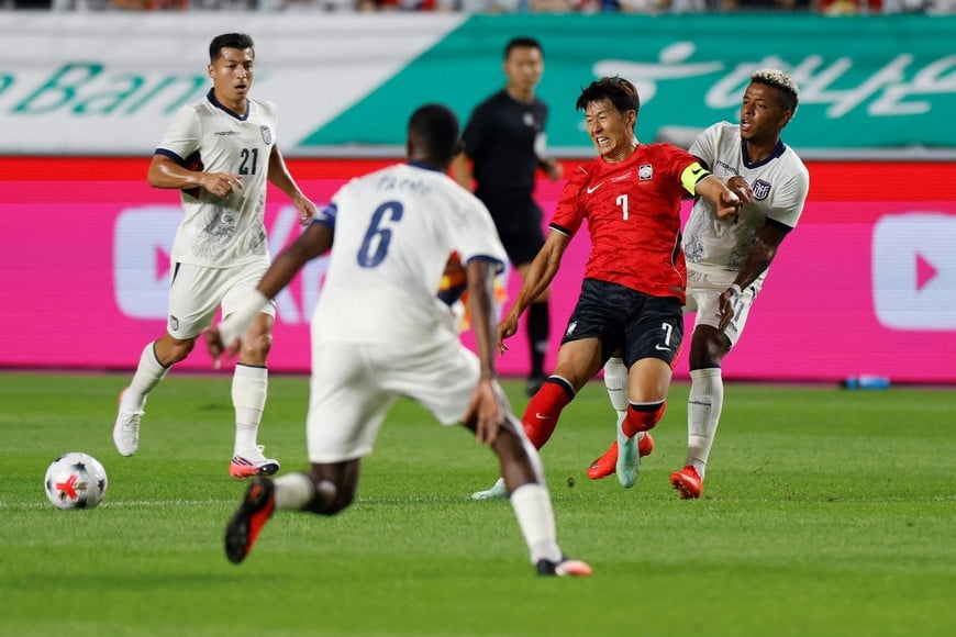 Soccer Football - International Friendly - South Korea v Ecuador - Seoul World Cup Stadium, Seoul, South Korea - September 24, 2026
South Korea's Son Heung-min in action with Ecuador's Keny Arroyo REUTERS/Kim Soo-Hyeon