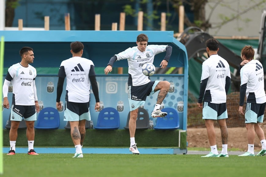 Soccer Football - International Friendly - Argentina Training - Ezeiza Training Complex, Buenos Aires, Argentina - September 29, 2026
Argentina's Tomas Palacios and Lautaro Martinez during training REUTERS/Agustin Marcarian