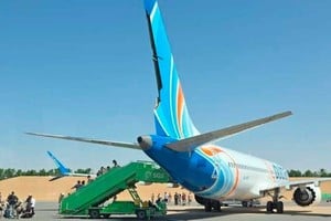 Las imágenes de la cola del avión dañada por el incidente. Times Of Israel