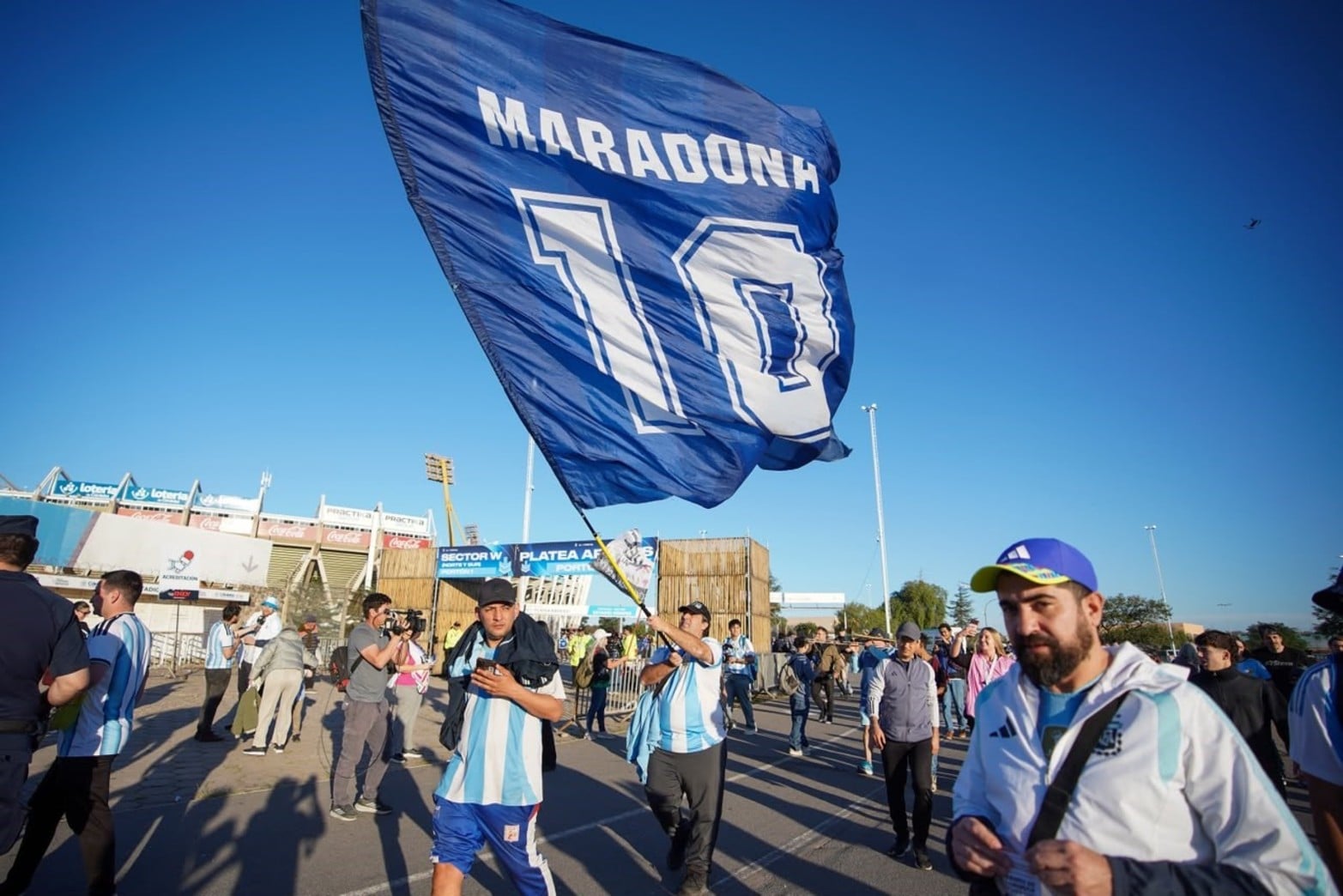 Fiesta y camisetas en el Kempes: las mejores postales de la previa de la Selección Argentina.