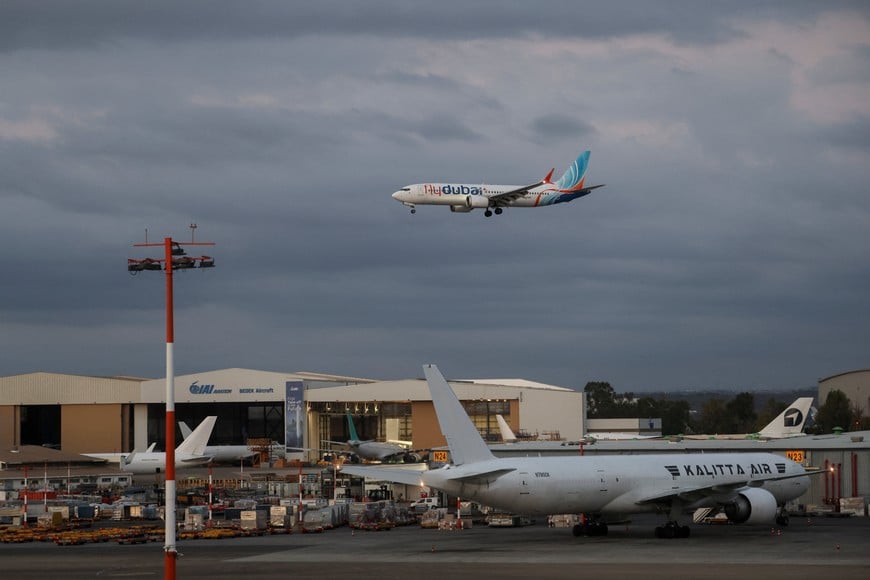 A plane, carrying passengers who were on the FlyDubai aircraft bound for Israel from the United Arab Emirates, which was diverted to Saudi Arabia following an emergency signal, arrives at the Ben Gurion International Airport, in Lod, near Tel Aviv, Israel, September 30, 2026. REUTERS/Ammar Awad