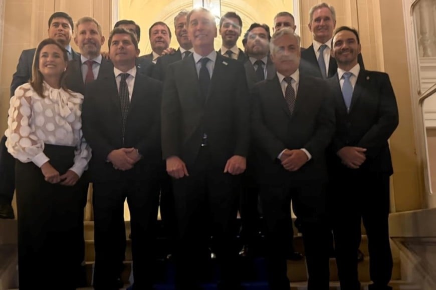 Santilli negoció con gobernadores en París el futuro de las PASO para 2027
