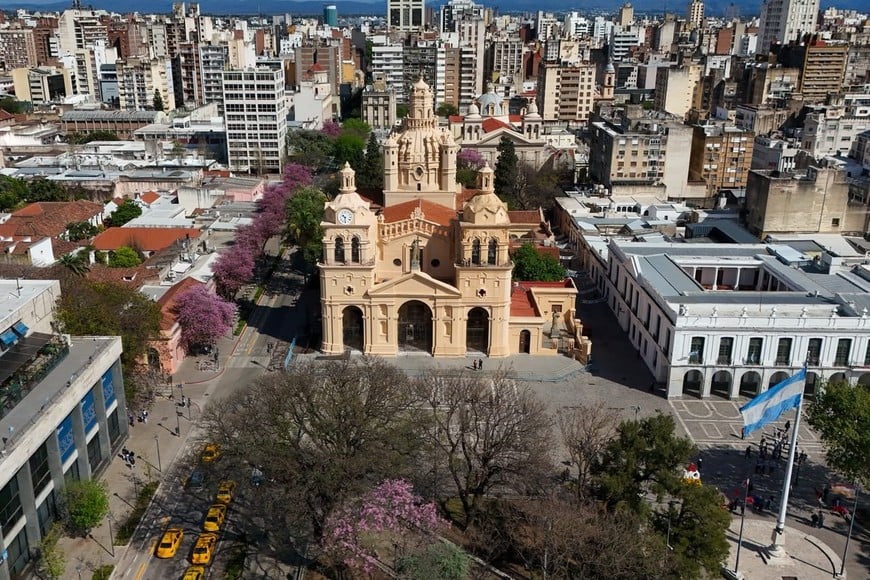 La Catedral de Córdoba, lugar en el que estará León XIV en noviembre. La ciudad recibió a la selección con temperatura agradable y un miércoles que arrancó lindo, en la fiesta patronal de la ciudad.