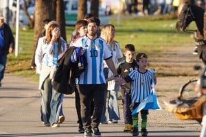Fiesta y camisetas en el Kempes: las mejores postales de la previa de la Selección Argentina.