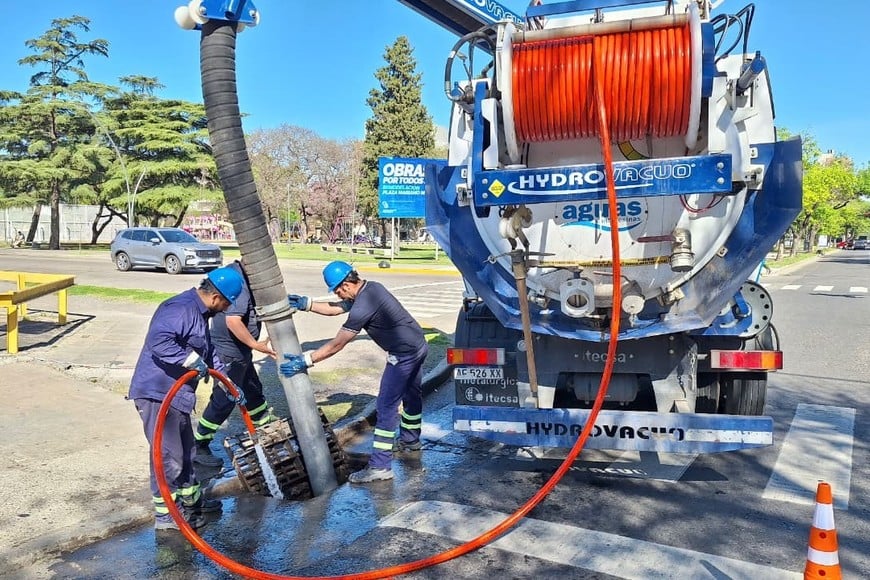 No sólo se desobstruye a mano sino con este tipo de infraestructura. Archivo.