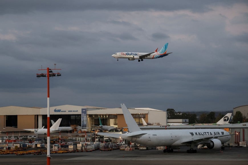 A plane, carrying passengers who were on the FlyDubai aircraft bound for Israel from the United Arab Emirates, which was diverted to Saudi Arabia following an emergency signal, arrives at the Ben Gurion International Airport, in Lod, near Tel Aviv, Israel, September 30, 2026. REUTERS/Ammar Awad TPX IMAGES OF THE DAY