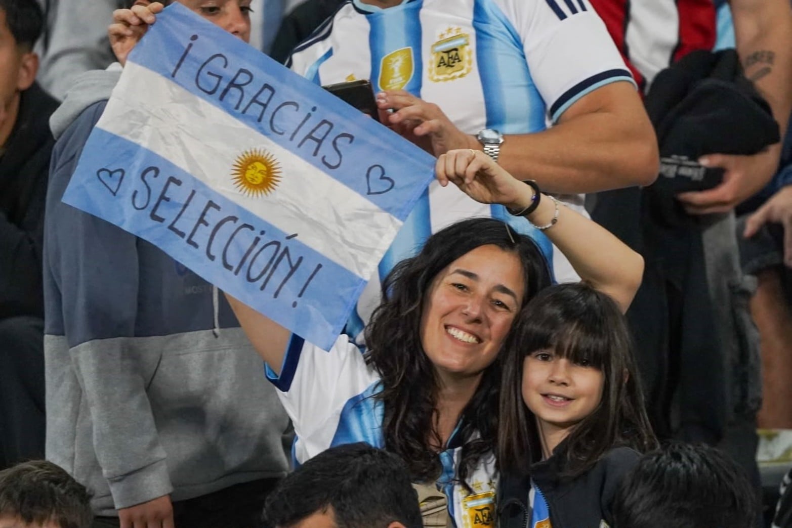 Los hinchas en la previa del partido de la Selección Argentina en Córdoba. 