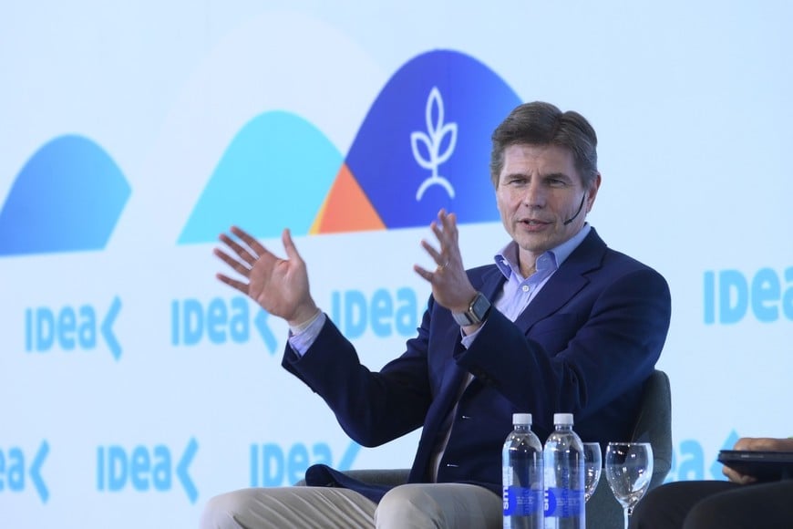 Nicolás Aguzín en el Coloquio de Idea.