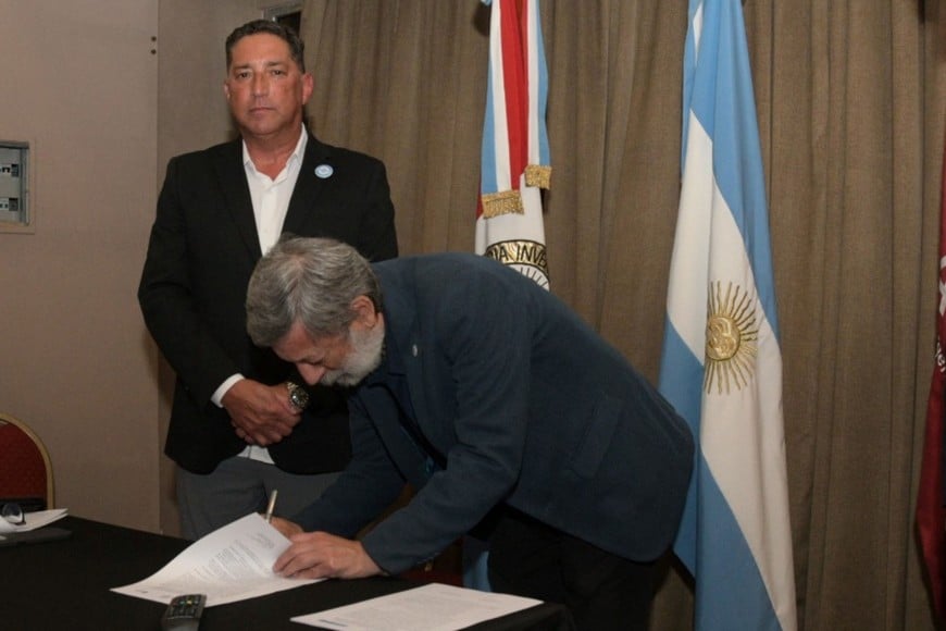 La firma del convenio en la Camara de la Construcción.