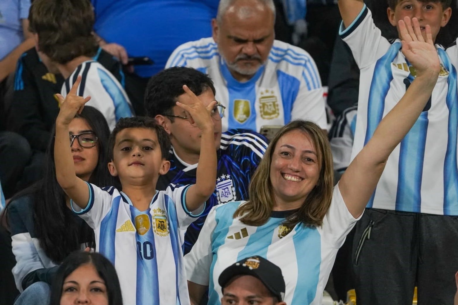 Los hinchas en la previa del partido de la Selección Argentina en Córdoba. 
