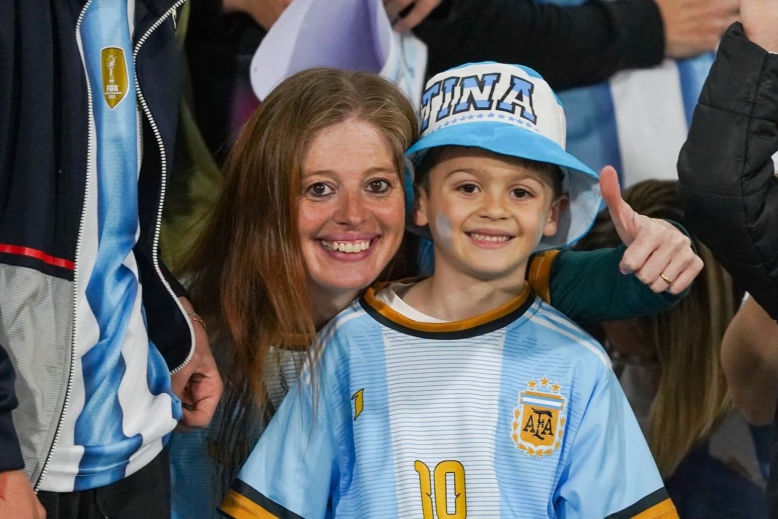 Los hinchas en la previa del partido de la Selección Argentina en Córdoba. 