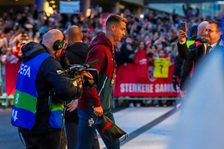 Soccer Football - Nations League - Group A4 - Norway v Portugal - Ullevaal Stadion, Oslo, Norway - September 27, 2026
Portugal's Cristiano Ronaldo arrives at the stadium ahead of the match
Lise Aserud/NTB via REUTERS
ATTENTION EDITORS - THIS IMAGE WAS PROVIDED BY A THIRD PARTY. NORWAY OUT. NO COMMERCIAL OR EDITORIAL SALES IN NORWAY.