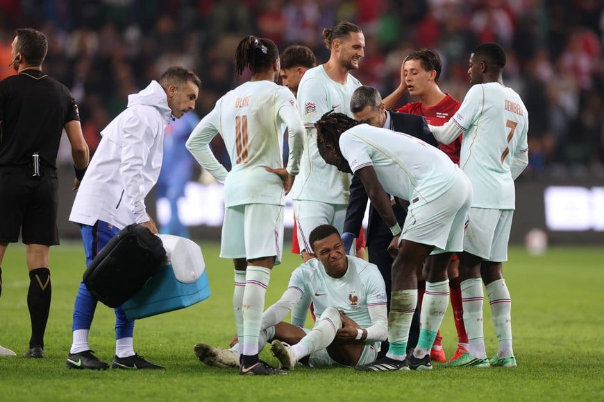 Soccer Football - Nations League - Group A - Turkey v France - Kocaeli Stadium, Kocaeli, Turkey - September 25, 2026
France's Kylian Mbappe receives medical attention after he scores their first goal REUTERS/Umit Bektas