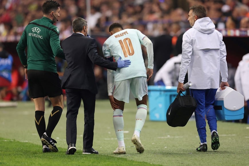 Soccer Football - Nations League - Group A - Turkey v France - Kocaeli Stadium, Kocaeli, Turkey - September 25, 2026
France's Kylian Mbappe receives medical attention after he scores their first goal REUTERS/Murad Sezer