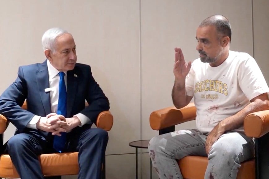 Israeli Prime Minister Benjamin Netanyahu meets Yaniv Hayun, a passenger on the FlyDubai flight bound for Israel from the United Arab Emirates, which was diverted to Saudi Arabia following an emergency signal, at the Ben Gurion Airport, Israel, October 1, 2026. GPO/Handout via REUTERS THIS IMAGE HAS BEEN SUPPLIED BY A THIRD PARTY. OVERLAY FROM SOURCE.