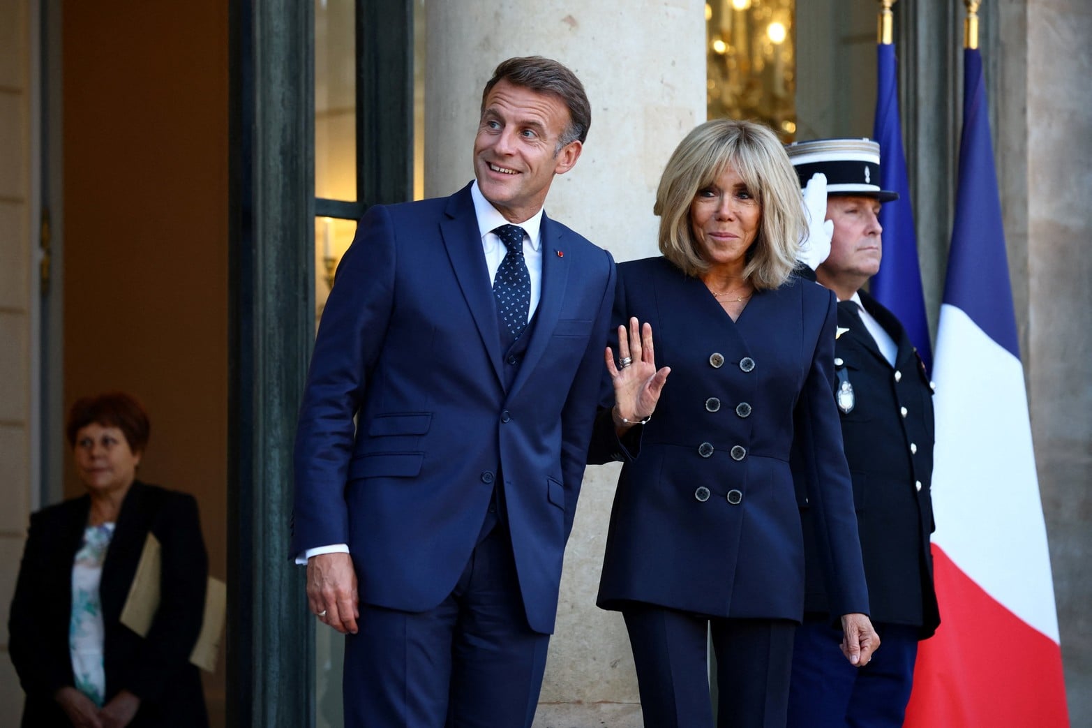 Emmanuel Macron y su esposa Brigitte Macron.