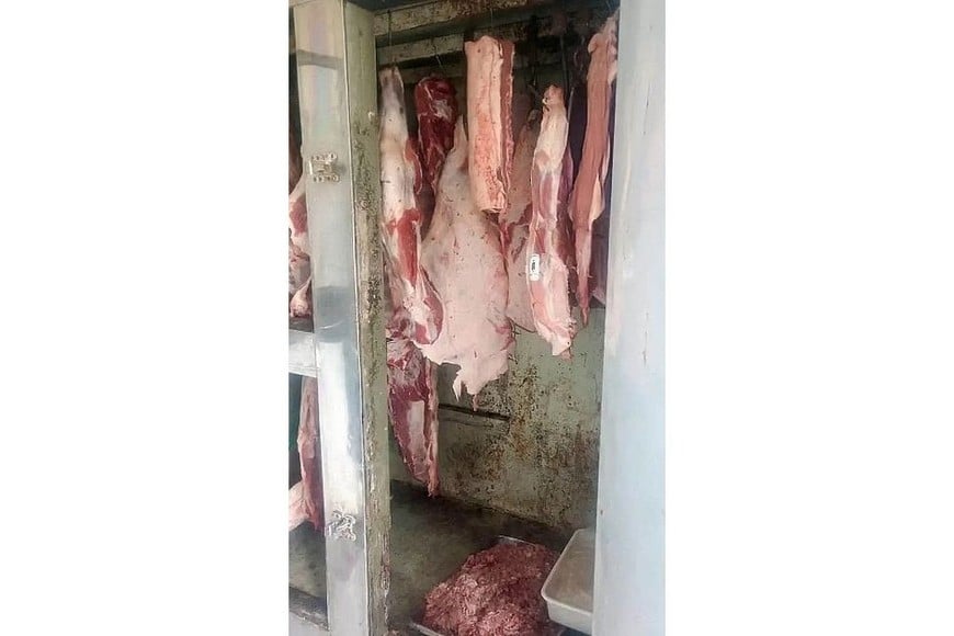 También secuestraron una cámara frigorífica, mobiliario, balanzas, herramientas y diversos utensilios de corte.