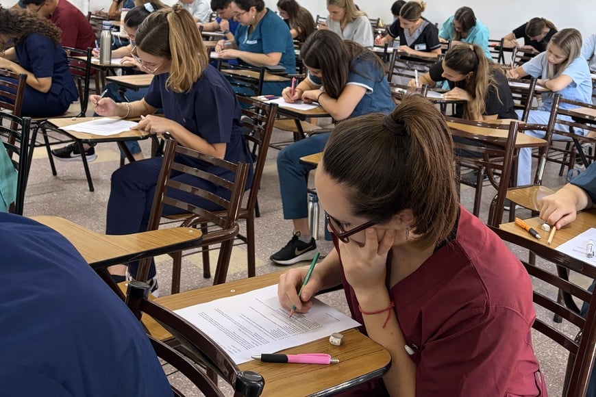IUNIR celebra sus 25 años con beneficios para nuevos estudiantes.