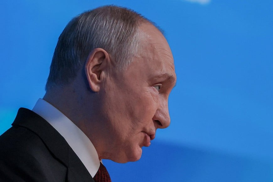 Russian President Vladimir Putin delivers a speech during a plenary session of the Valdai Discussion Club in Moscow, Russia, October 1, 2026. REUTERS/Ramil Sitdikov