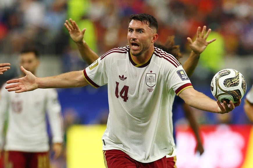 Soccer Football - FIFA World Cup 2026 - Semi Final - France v Spain - Dallas Stadium, Arlington, Texas, U.S. - July 14, 2026
Spain's Aymeric Laporte reacts after France are awarded with a throw-in REUTERS/Hannah Mckay