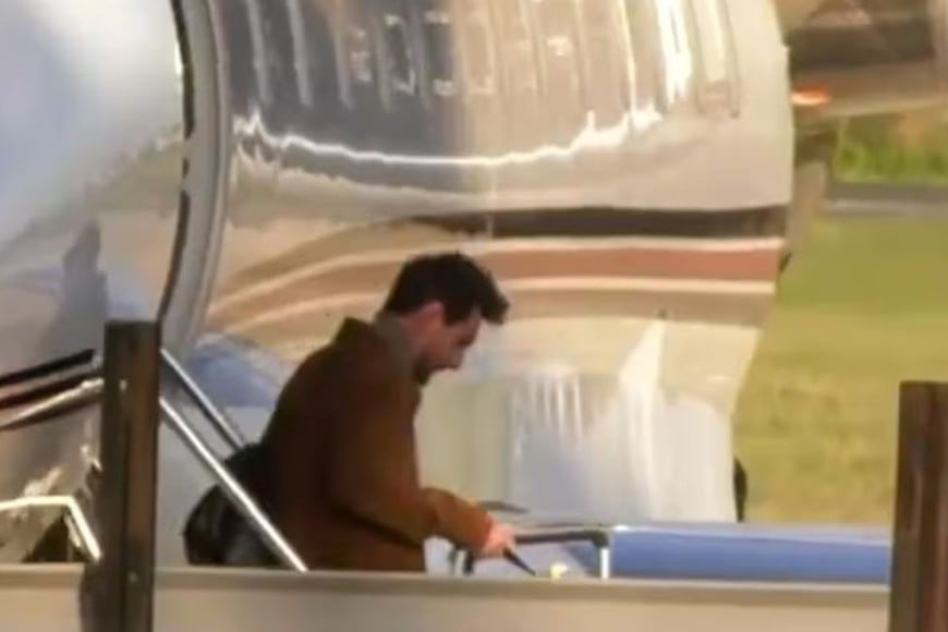 El futbolista rosarino arribó este viernes por la mañana al aeropuerto internacional de Rosario