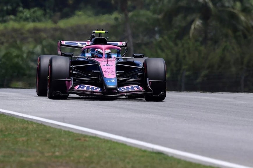 El Alpine de Colapinto salió a pista durante los entrenamientos en Malasia.