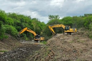 Bajos Submeridionales: aprovechan la bajante para avanzar con la limpieza de canales