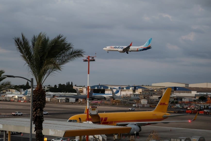 A plane, carrying passengers who were on the FlyDubai aircraft bound for Israel from the United Arab Emirates, which was diverted to Saudi Arabia following an emergency signal, arrives at the Ben Gurion International Airport, in Lod, near Tel Aviv, Israel, September 30, 2026. REUTERS/Ammar Awad