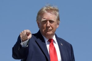 Trump propone cambiar "inteligencia artificial" por "superinteligencia".