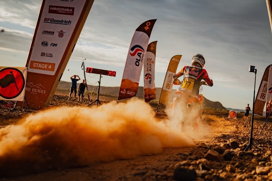 Luciano Benavides va por el podio en Marruecos.