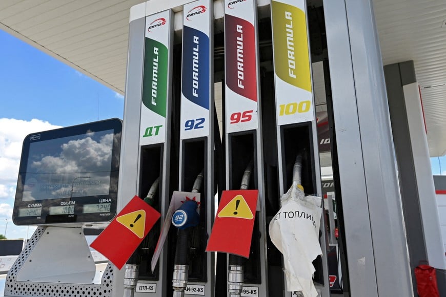 FILE PHOTO: Signs inform of non-working fuel pump nozzles at a petrol station, as according to local officials, some regional filling stations face gasoline shortages due to production cuts at major refineries, amid the Russia-Ukraine conflict in Rostov-on-Don, Russia, June 29, 2026. REUTERS/Sergey Pivovarov/File Photo