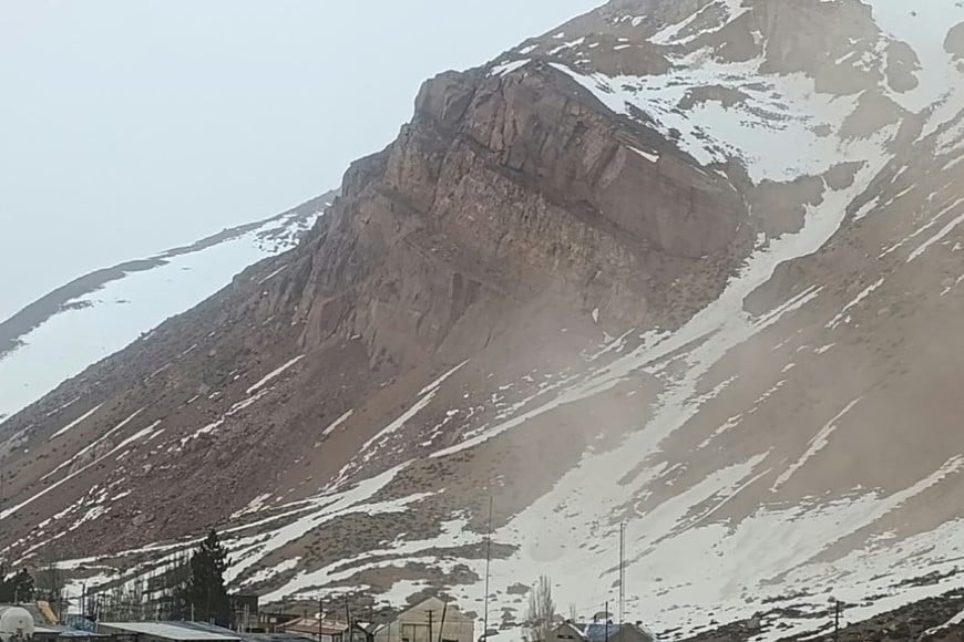 Puente del Inca se encuentra en la Cordillera de los Andes mendocina.