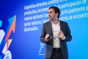 El economista Santiago Bulat analizó el crecimiento de la informalidad laboral.