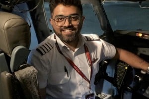 El capitán de Flydubai, Smit Machchhar. Créditos: Ministerio de Asuntos Exteriores de Israel/Imagen distribuida a través de REUTERS