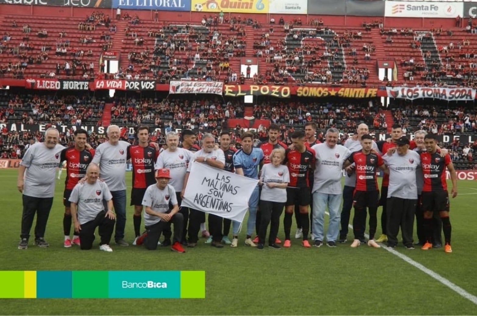 Socios vitalicios acompañaron la salida del plantel.  