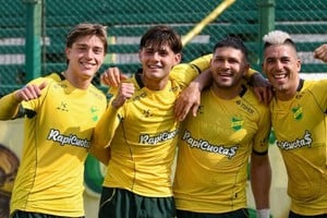Defensa goleó a San Lorenzo por 3 a 0.