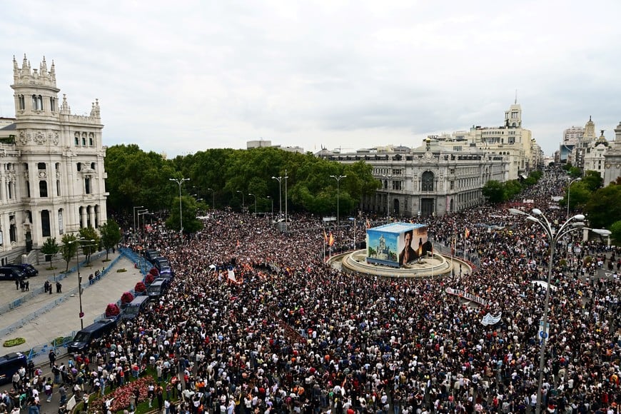 Protesters demonstrate demanding political action to stop evictions and alleviate the housing crisis, in Madrid, Spain, October 3, 2026. REUTERS/Juan Barbosa