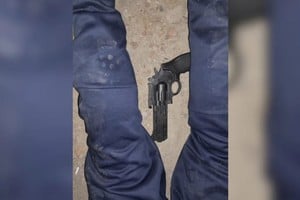 El audaz delincuente tenía una réplica de revólver entre sus ropas. Foto: El Litoral