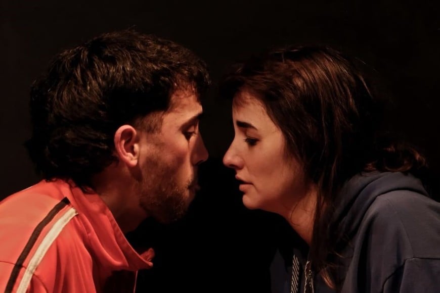 Florencia Minen y Nicolás Sierra en la obra teatral “Onliyú”