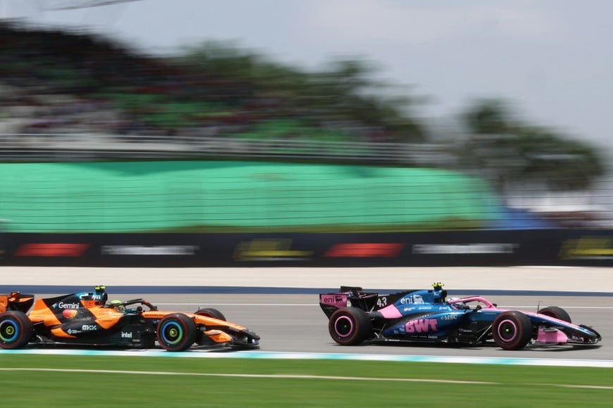 Formula One F1 - Bahrain Grand Prix - Sepang International Circuit, Sepang, Malaysia - October 2, 2026
Alpine's Franco Colapinto and McLaren's Lando Norris in action during practice 1 REUTERS/Annice Lyn