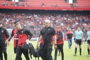 El técnico de Colón habló con sinceridad sobre sus jugadores y el objetivo de siempre ser competitivos en esta recta final de la temporada con el ascenso en el horizonte. Foto: Matías Pintos