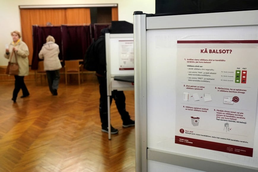 A voting instruction, as people vote during the general election in Riga, Latvia, October 3, 2026. REUTERS/Ints Kalnins