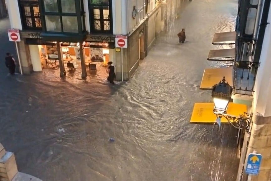 Las calles de Bilbao en pleno temporal.