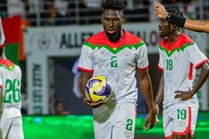 La increíble historia de un amistoso que estuvo a punto de no jugarse, pero que se hará ante un rival que llegará al país, desde Africa, cinco horas antes del partido
